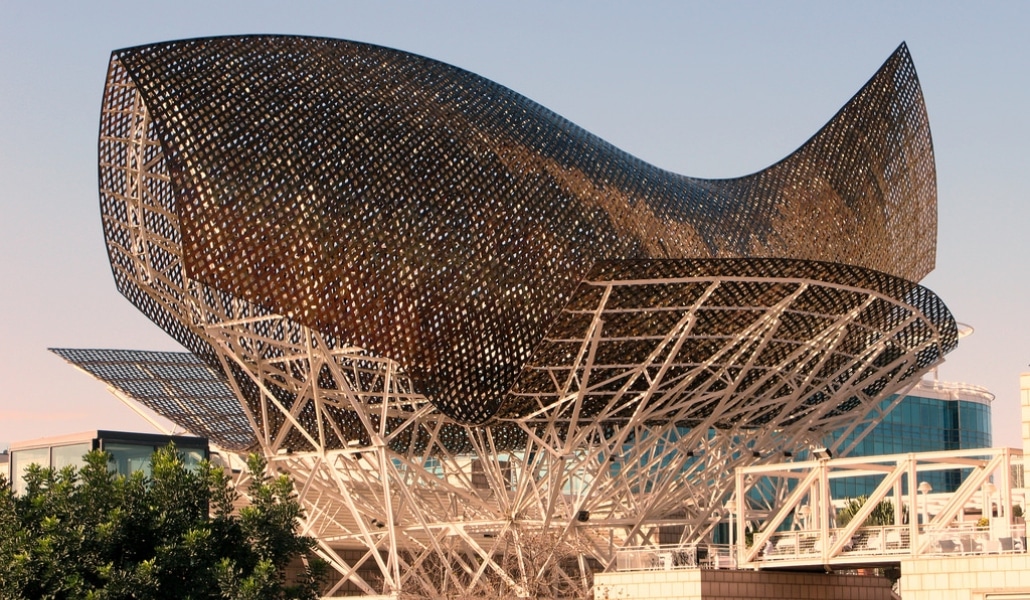 La escultura del pez dorado de Frank Gehry en Barcelona